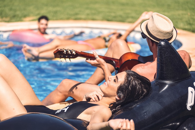 Jak zorganizować niezapomniane pool party?