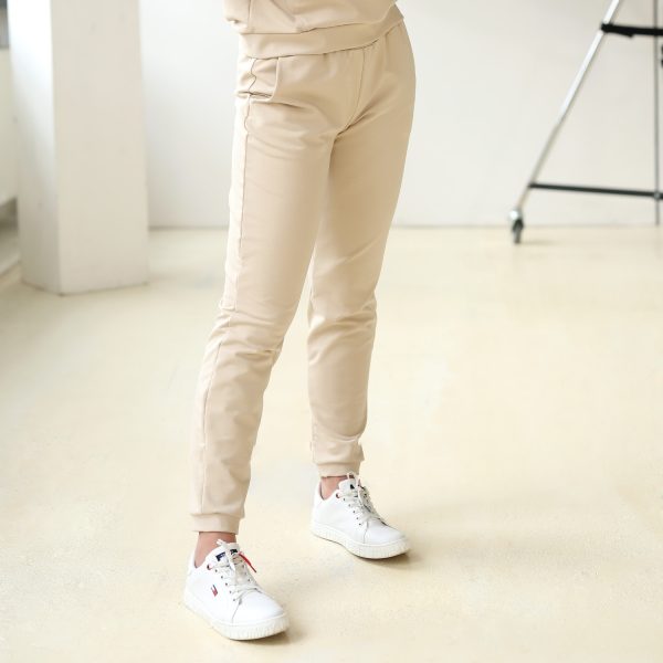 Spodnie dresowe z kieszeniami bezowe 028 bok LAVEL Spodnie dresowe z kieszeniami bezowe 028 bok LAVEL