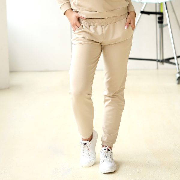 Spodnie dresowe z kieszeniami bezowe 028 przod LAVEL