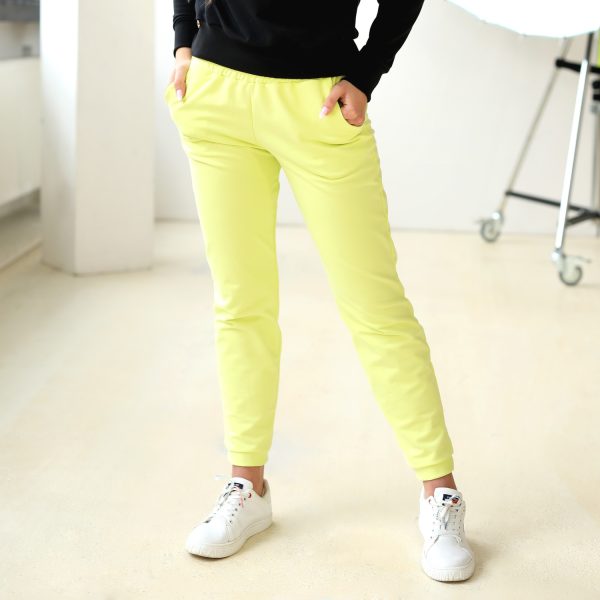 Spodnie dresowe z kieszeniami limonkowe 030 bok LAVEL Spodnie dresowe z kieszeniami limonkowe 030 bok LAVEL