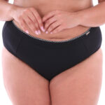 modne majtki kapielowe plus size Loren 1 E6 bialo czarny wzor w jodelke klasyczny kroj producent LAVEL przod