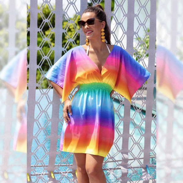 Luna C8 Kolorowa krotka sukienka plazowa w na duzy biust na duzy brzuch wyszczuplajaca Zwiewna teczowa cieniowana narzutka na stroj kapielowy polski producent LAVEL 2024 (5)