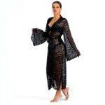 Aura K44 Elegancka czarna koronkowa narzutka plażowa długa z rozkloszowanymi rękawami czarny góra od bikini dół od bikini LAVEL polska produkcja 2025 1