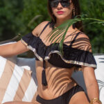 Samanta Cup Gold Czarny biustonosz kąpielowy push up w kolorze czarnym o kroju hiszpanka ze złotym akcentem czarny, złoty Bikini biustonosz kąpielowy góra od bikini na duży biust LAVEL 2025 1