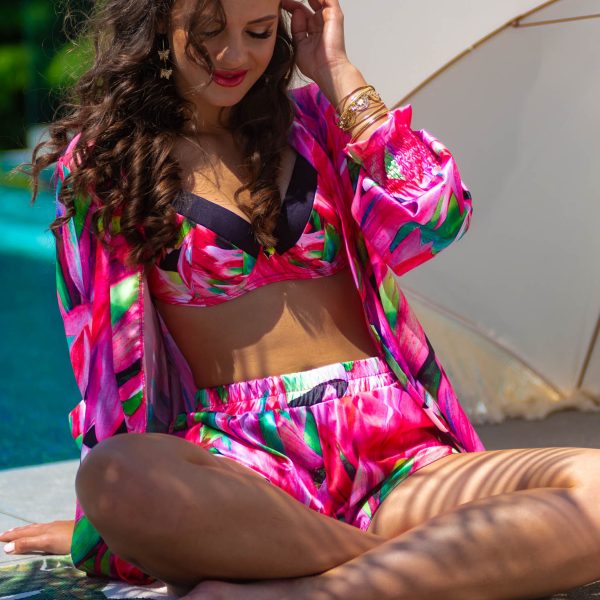 Paola Komplet C15 Spodenki i narzutka o satynowym wykończeniu i kwiatowym designie różowy LAVEL polska produkcja 2025 1