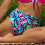 różowe bikini dla małego biustu z pushup z wysokim staem modelujace brzuch kolorowe neonowy róż polskie kostiumy kąpielowe LAVEL 2025 (11)